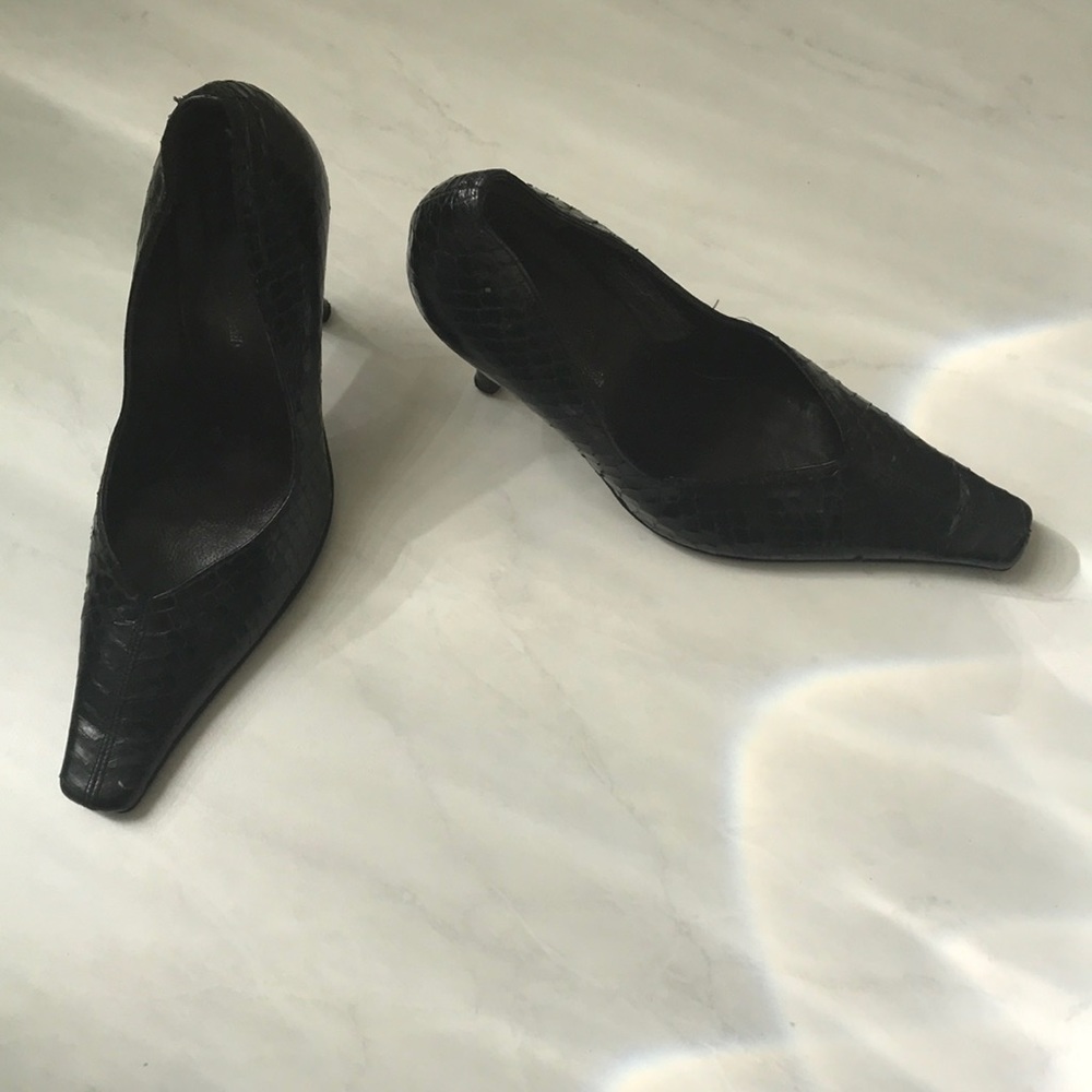 AVC ‘made in Italy’ crocodile heeled shoes